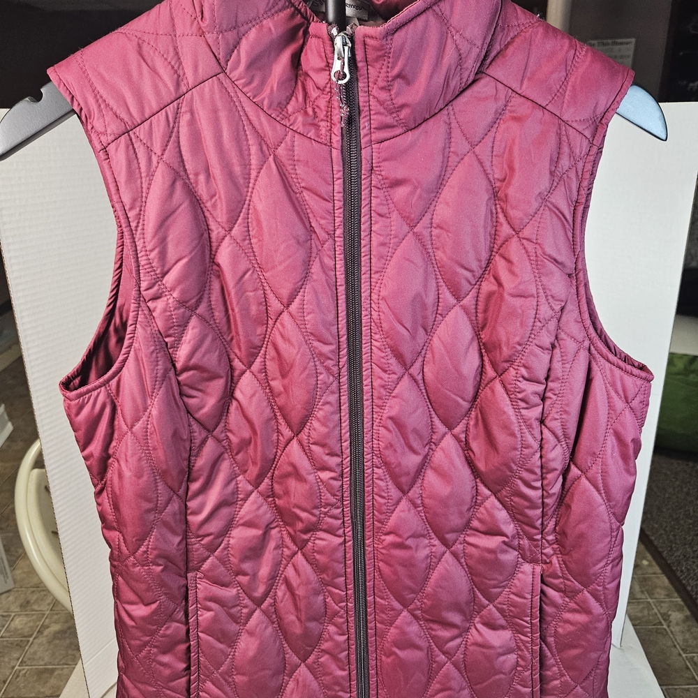 Eddie Bauer Women's Quilted Vest - Black Cherry